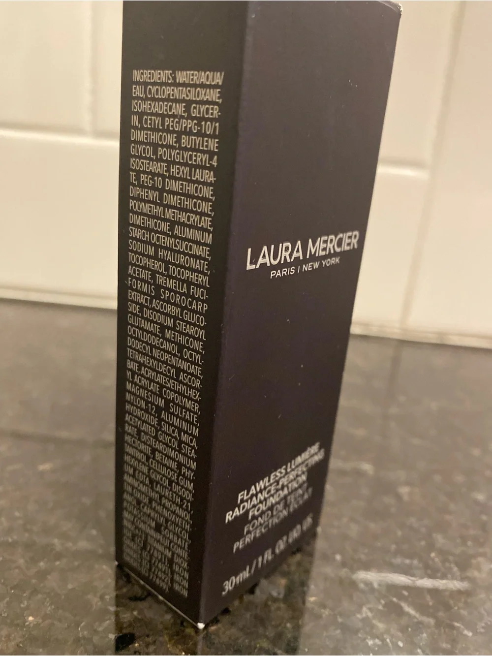 Laura Mercier - Flawless Lumière Radiance-Perfecting Foundation (3N2-Honey) - Picture 5 of 16
